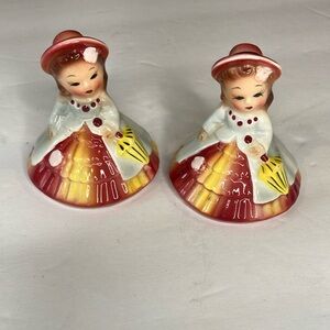 Vintage salt and pepper shakers. Preowned, no stoppers.